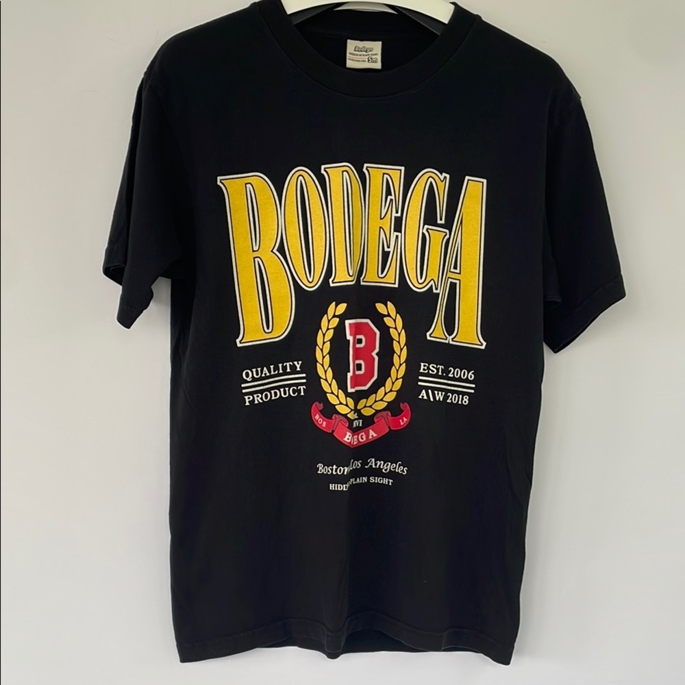 Bodega Black and Yellow Short Sleeve Graphic Tee Small